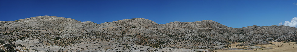 Panorama na góry otaczające płaskowyż Nida